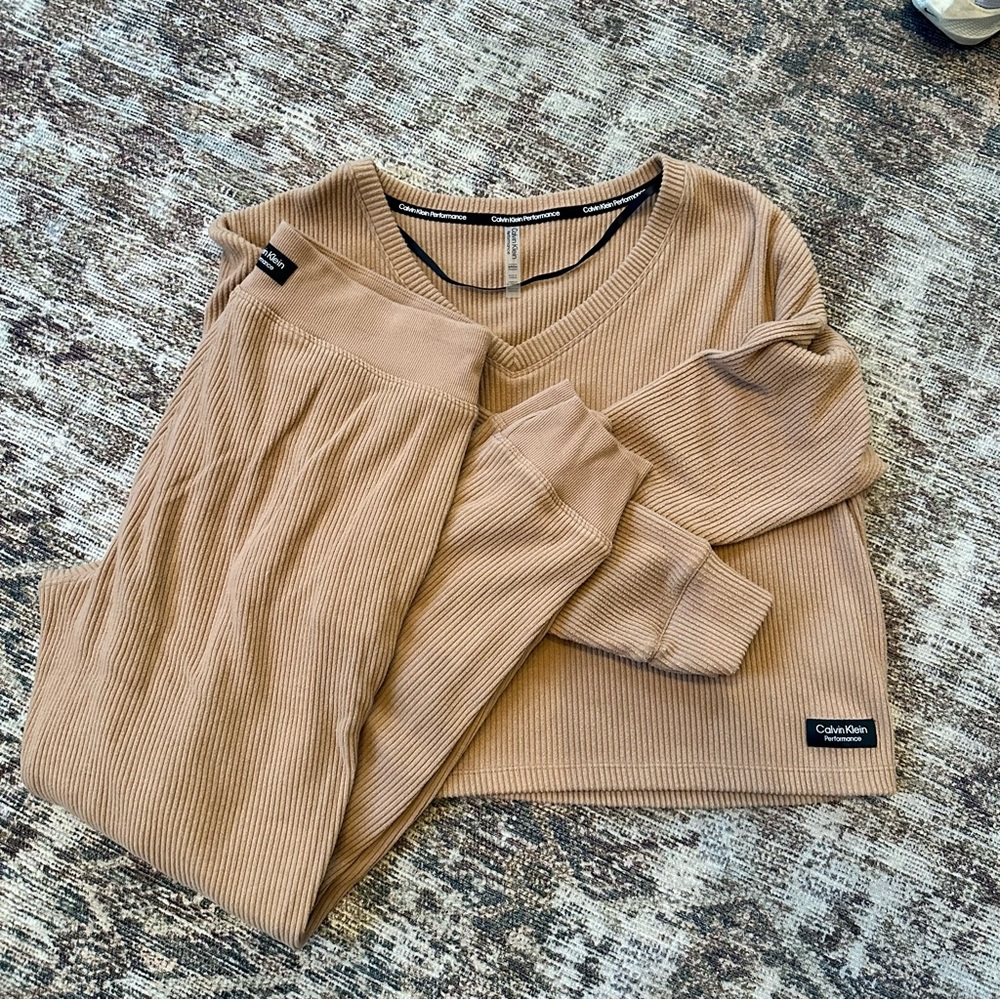 Comfy Ck Set - image 1